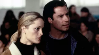 Photo L'intrus @2001 by Paramount Pictures. All Rigths Reserved