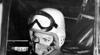 Jacqueline Auriol dans son cockpit