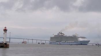 L'Harmony of the seas, le plus gros paquebot du monde, sort des chantiers navals STX de Saint-Nazaire