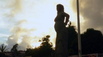@AURINE CRÉMIEU-MANO A MANO Statue de Solitude en Guadeloupe