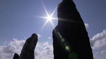 L'ENIGME DU GRAND MENHIR