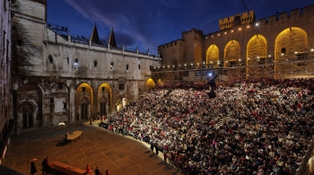 Cour du Palais des Papes