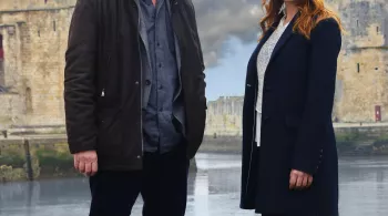 MEURTRES A LA ROCHELLE TELEFILM DE ÉTIENNE DHAENE AVEC DOUNIA COESENS, PHILIPPE CAROIT… # REUNION 1ERE