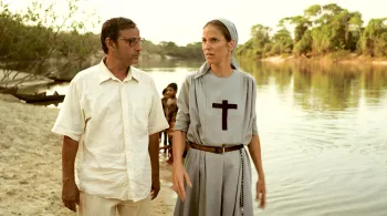 PIEDS NUS SUR LE SOL ROUGE TELEFILM D’ORIOL FERRER AVEC EDUARD FERNANDEZ, SERGI LOPEZ… #REUNION 1ERE