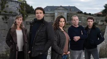 MEURTRES A L'ILE DE RE TELEFILM DE FRANÇOIS BASSET ET JULES MAILLARD AVEC BRUNO SALOMONE, LUCIE LUCAS… #REUNION 1ERE