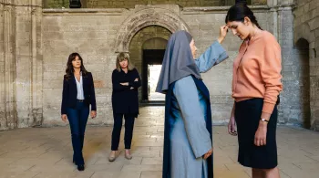 MEURTRE A AVIGNON TELEFILM DE STEPHANE KAPPES AVEC CATHERINE JACOB, LAËTITIA MILOT… #REUNION 1ERE