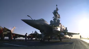 Chasseur-bombardier sur le porte-avions Charles-de-Gaulle