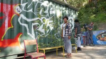 une tribu dans la ville