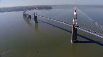 Le pont de Saint-Nazaire, pris depuis le ciel