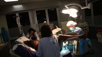 ADO MAMAN BÉBÉ