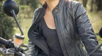 LA FEMME AUX CHEVEUX ROUGES