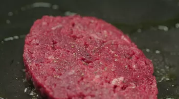 LE STEAK HACHE SUR LE GRILL