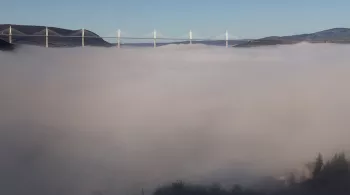 CES PONTS QUI ENJAMBENT LES MONTAGNES
