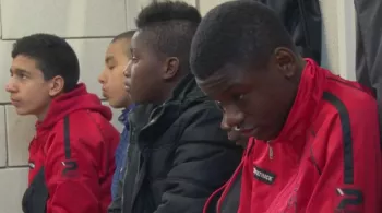 groupe de jeunes garçons