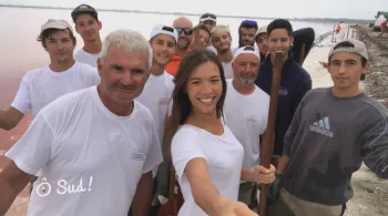 Equipe de tournage avec les sauniers