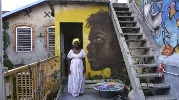 NOS CHAINES INVISIBLES, LE CODE NOIR(E)