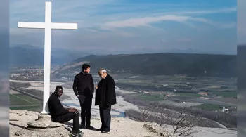 En attendant les fidèles