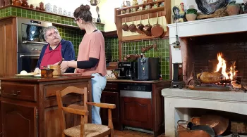 France et Jacky préparent le repas