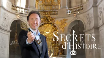Portrait de Stéphane Bern dans la chapelle royale de Versailles