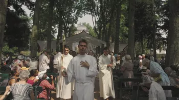 Apparaître à Paray