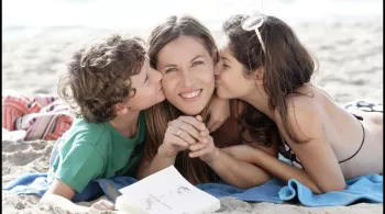 UNE SEMAINE SUR DEUX ET LA MOITIE DES VACANCES SCOLAIRES
