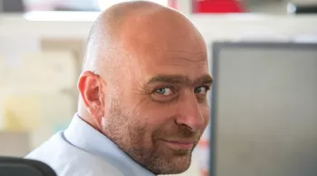 Dans Agora, Sébastien Pisani confronte les points de vue sur un thème d'actualité