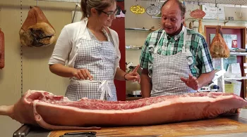 France et Guy dans la boucherie