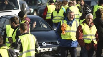 Les citoyens mobilisés partout en France comme ici à Dole. Les gilets jaunes étaient plus de 10.000 ce samedi 17 novembre en Franche-Comté. / © Sébastien Bozon - AFP