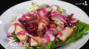 Salade d'espadon à la sauce aux betteraves et curry