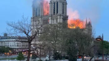 EDITIONS SPÉCIALES NOTRE-DAME DE PARIS EN DIRECT DÈS 10H50