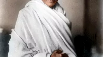 GANDHI, de l’homme à l’icône
