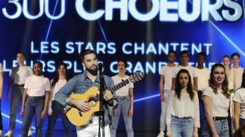 300 CHOEURS CHANTENT LEURS TUBES