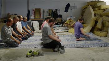 Prière sur le chantier de la mosquée
