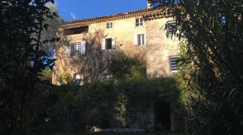 UNE MAISON UN ARTISTE
