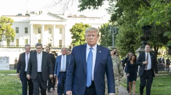 TRUMP FACE AU FBI