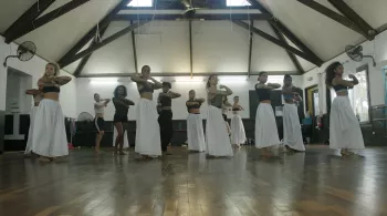 4 chorégraphes, 4 parcours, 4 identités et 4 créations différentes.  Ou comment 4 artistes réunionnais œuvrent pour transmettre leur vision du monde par la danse. 