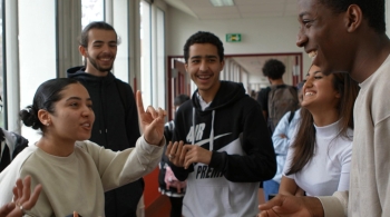 des lycéens, à Reims, à Asnières, en atelier citoyen autour d'une élection