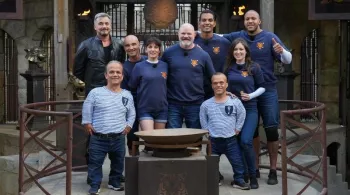 Retrouvez pour cette troisième émission :  Philippe Etchebest, Ciryl Gane, Elsa Esnoult, Terence Telle, Erika Moulet, Aldebert     Ils joueront pour l'Association Pompiers Solidaires     Pompiers Solidaires est une organisation humanitaire qui a pour vocation d’agir aussi bien au niveau local qu’à l’international afin de préparer les populations aux risques et aux crises, dans une logique de long terme et dans le respect des aspects culturels, sociaux et politiques du lieu de son action. Elle est en outre 
