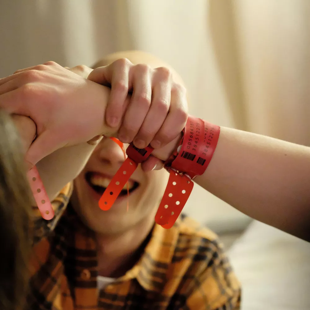 LES BRACELETS ROUGES - Saison 1