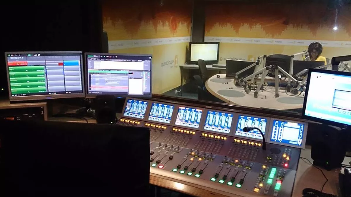 la régie de diffusion en radio