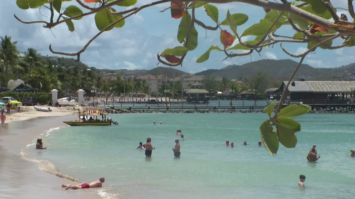 Caraïbes, le mensuel : Sainte-Lucie Caraïbes, le mensuel : Sainte-Lucie