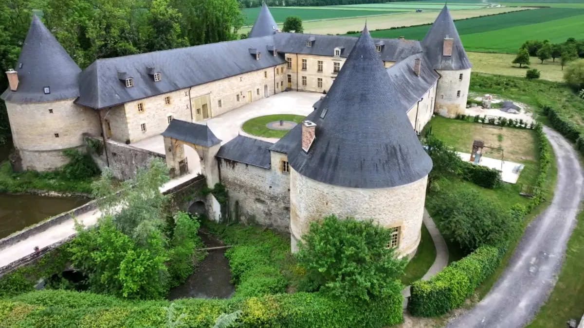 Drone d'histoire - Château de Charbogne