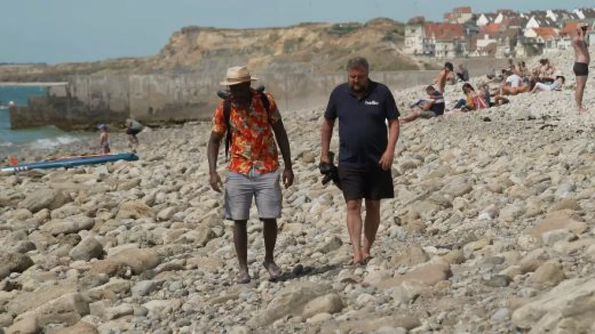 (c) HIKARI PRODUCTION Kamini sur la plage de Wimereux - Emission Les Gens des Hauts