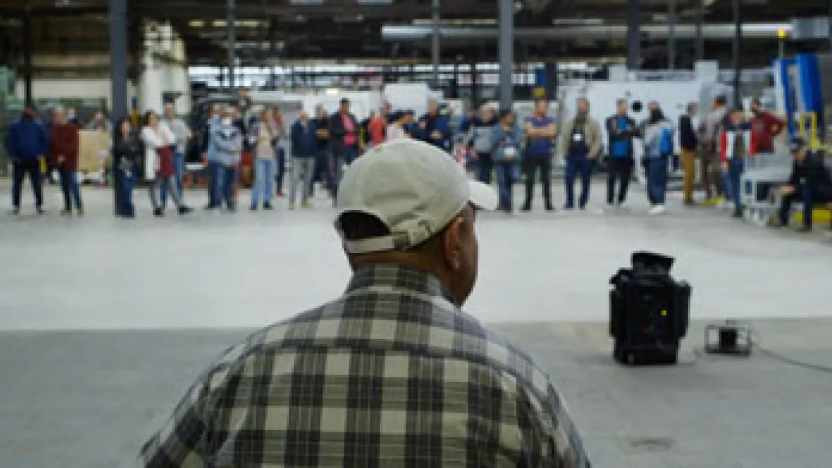 a quoi revent les ouvriers 3 ouvrier de dos usine en greve