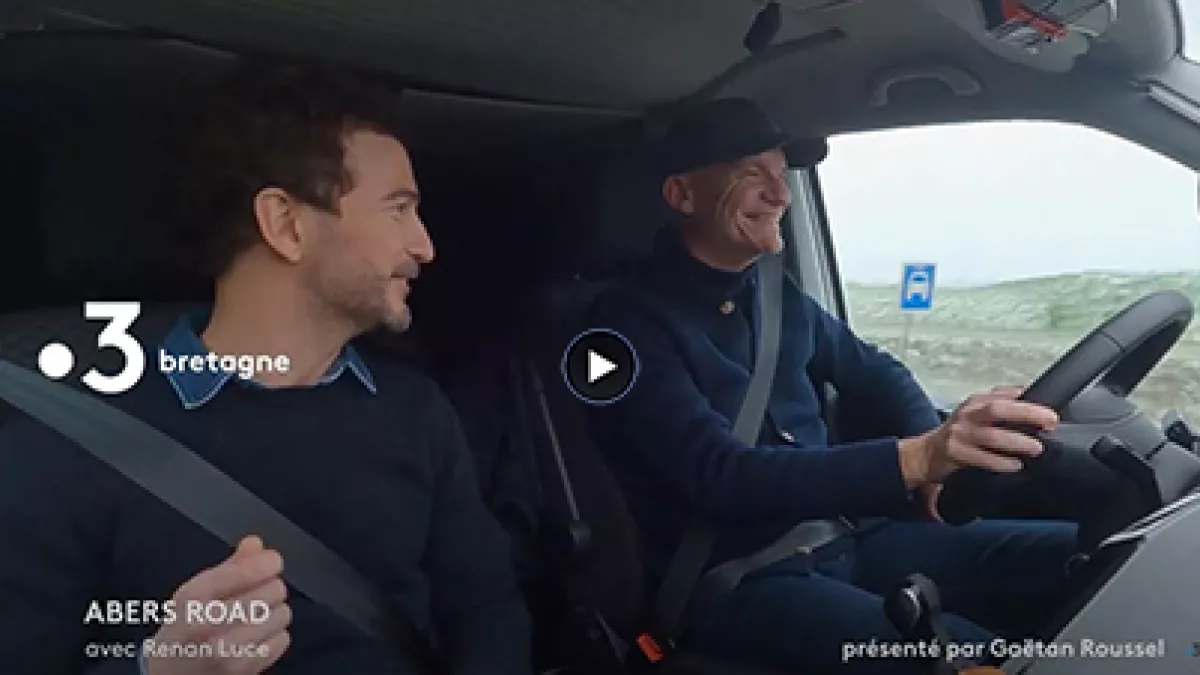 Renan Luce et Gaëtan Roussel dans le van Abers Road