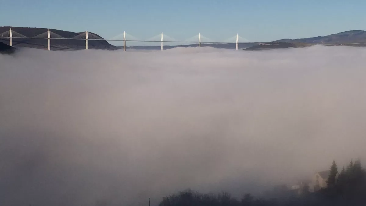 CES PONTS QUI ENJAMBENT LES MONTAGNES