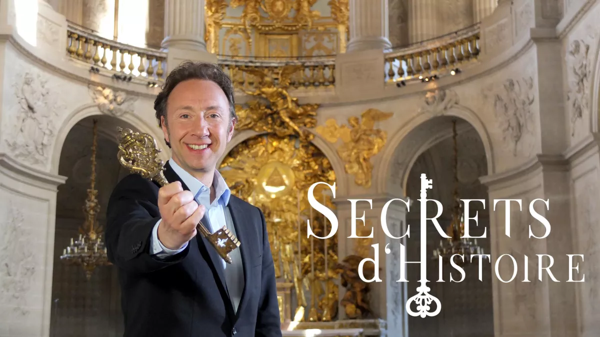 Portrait de Stéphane Bern dans la chapelle royale de Versailles