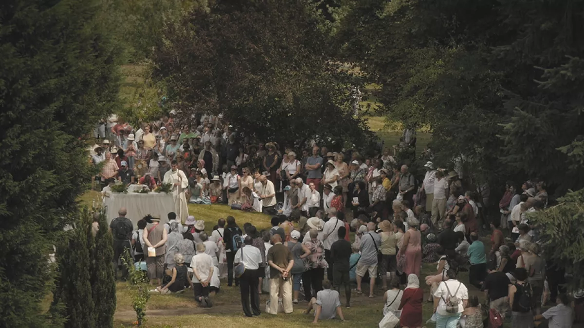 Apparaître à Paray