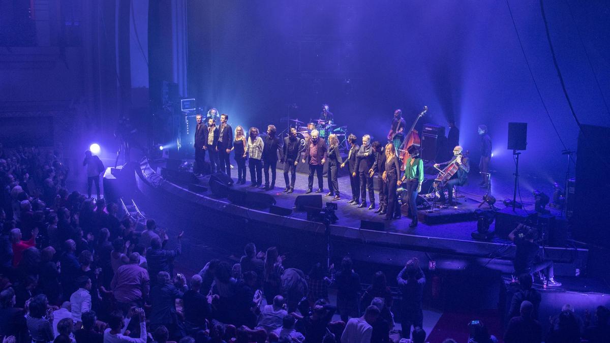 19 artistes chantent pour un concert hommage à Bashung