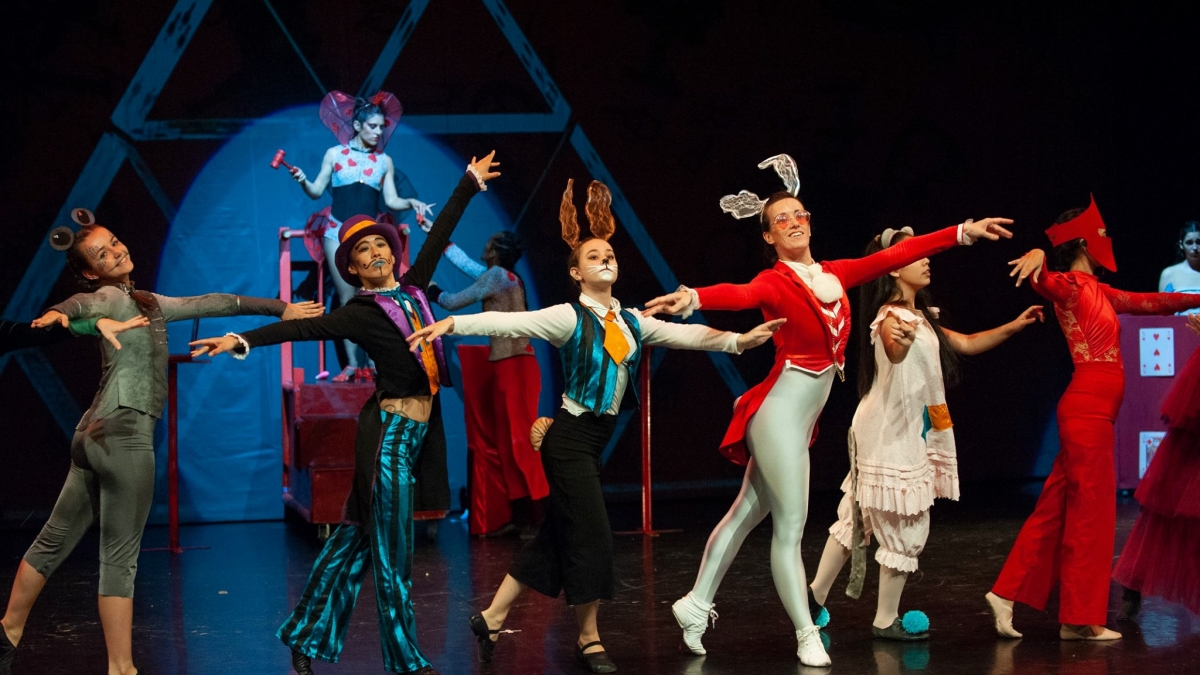 Spectacle Alice Au Pays Des Merveilles Paris Alice aux pays des merveilles | FranceTvPro.fr